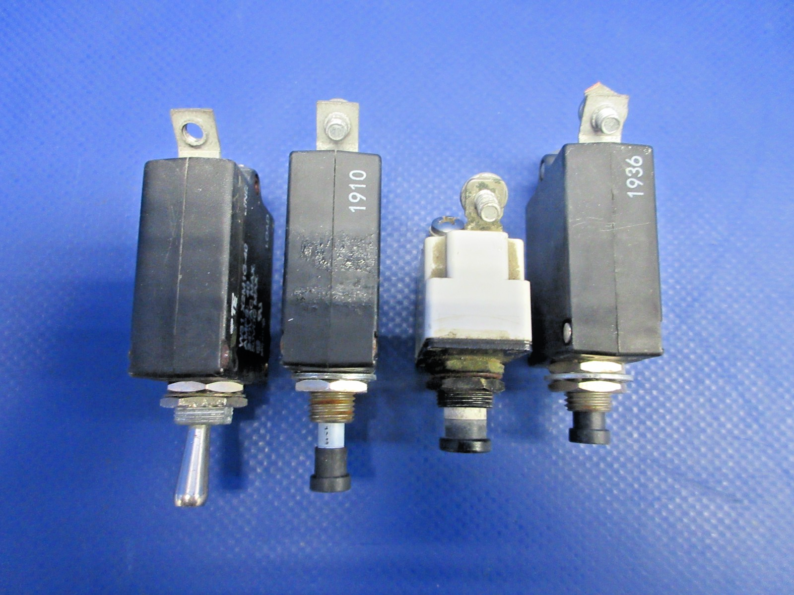 Air Tractor AT-301 Circuit Breakers P/N W23-X1AIG-10 LOT OF 4 (0626-746)1