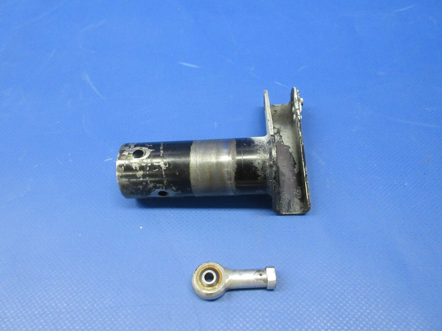 Piper PA-34-200T Seneca II Flap Torque Tube & Rod End RH P/N 452-335 (0524-1230)