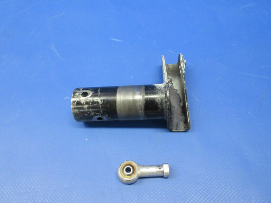 Piper PA-34-200T Seneca II Flap Torque Tube & Rod End RH P/N 452-335 (0524-1230)