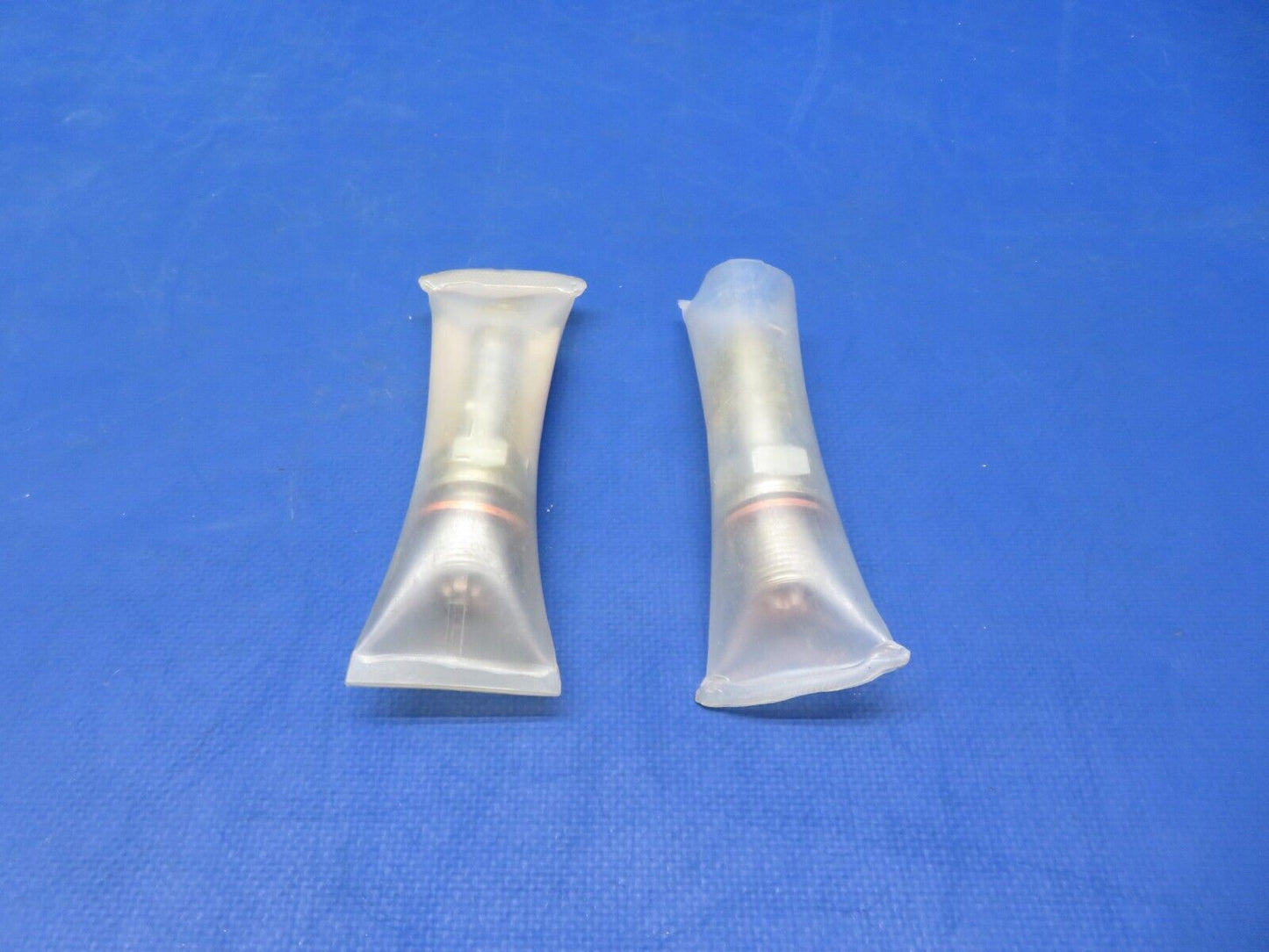 Champion REB37N SPARK PLUG NEW OLD STOCK LOT OF 2 (0923-553)