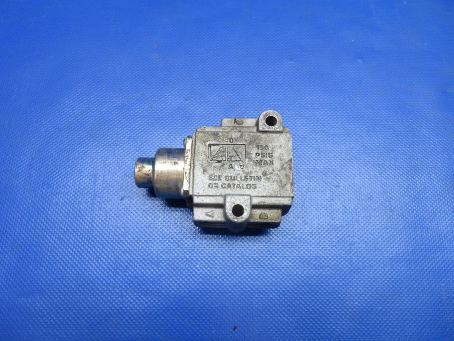 Parker Pneumatic Valve P/N CW1037 (0724-1949)