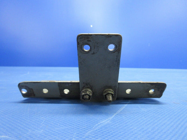 Beech 95 / D95A Travel Air RH Engine Control Bracket P/N 95-940017-3 (0624-964)