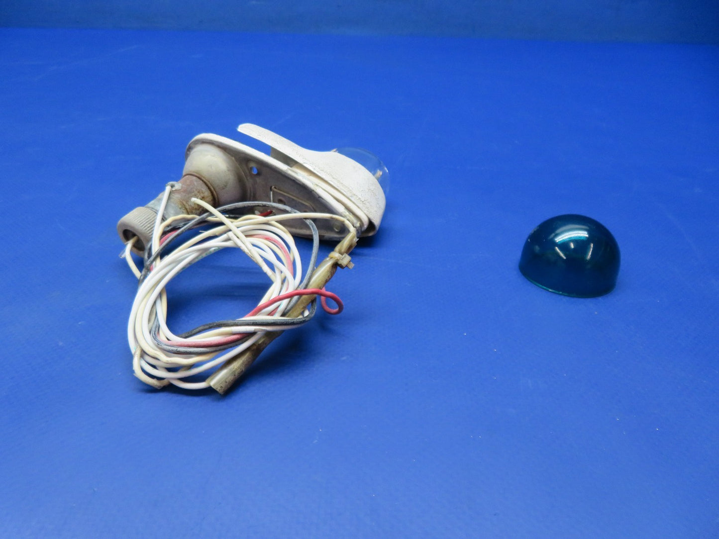 Piper Wing Tip Position Lights w/ Strobes & Shields 472-665 TESTED (0326-178)10