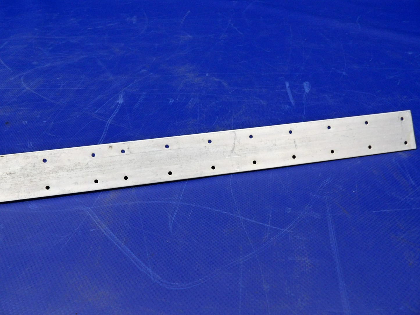 182 Cessna Seat Rail P/N 0710658-2 NOS (0326-1268)9