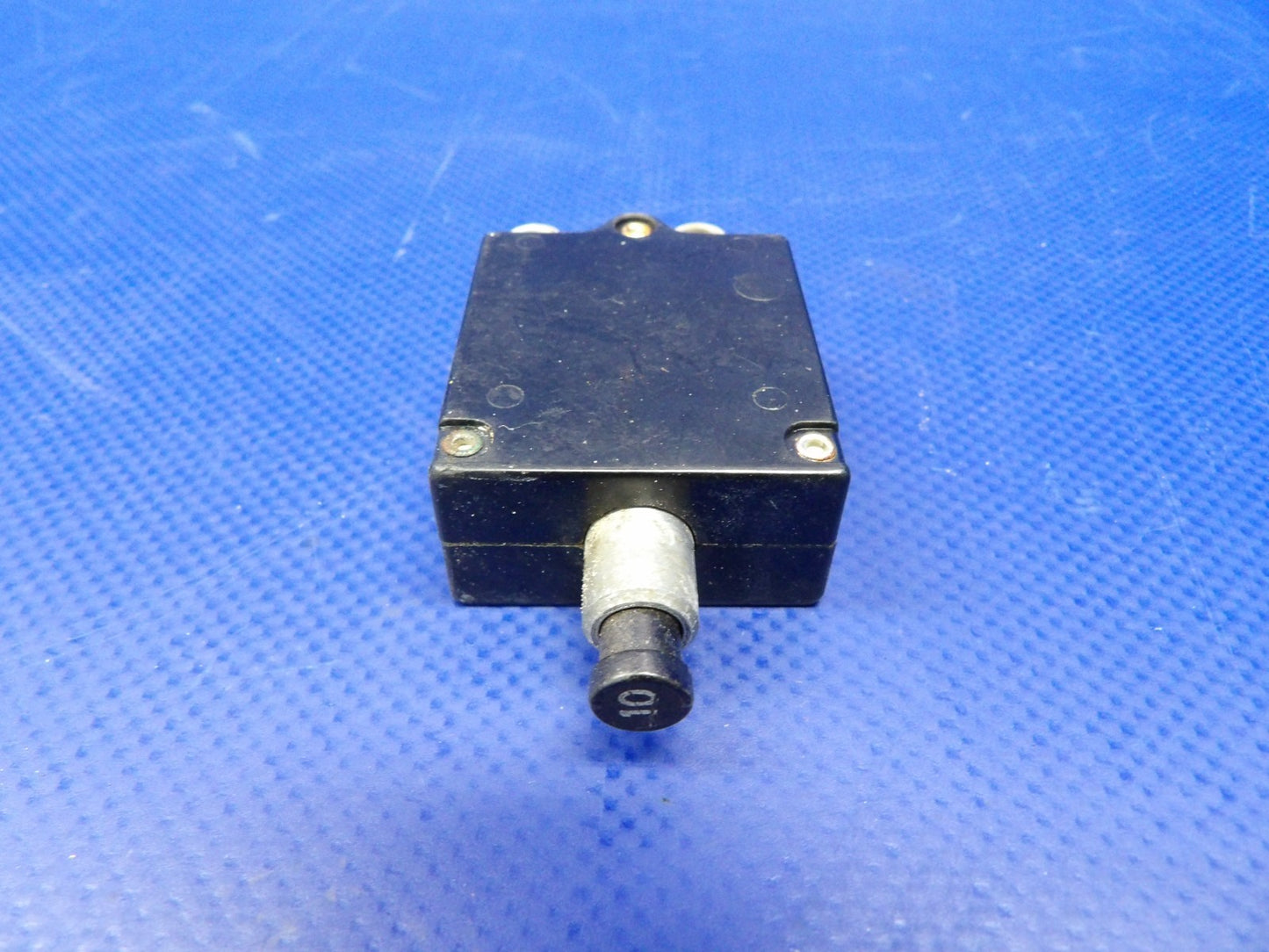 Piper Cheyenne Circuit Breaker 10 Amp P/N 819-210-102 LOT OF 12 (0626-1370)4