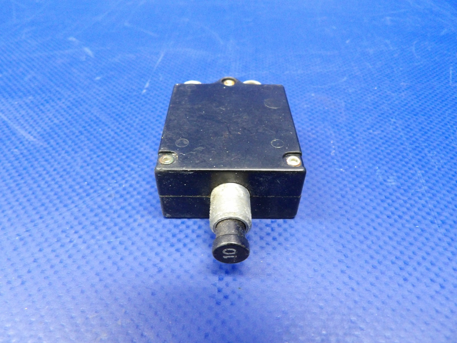 Piper Cheyenne Circuit Breaker 10 Amp P/N 819-210-102 LOT OF 12 (0626-1370)4