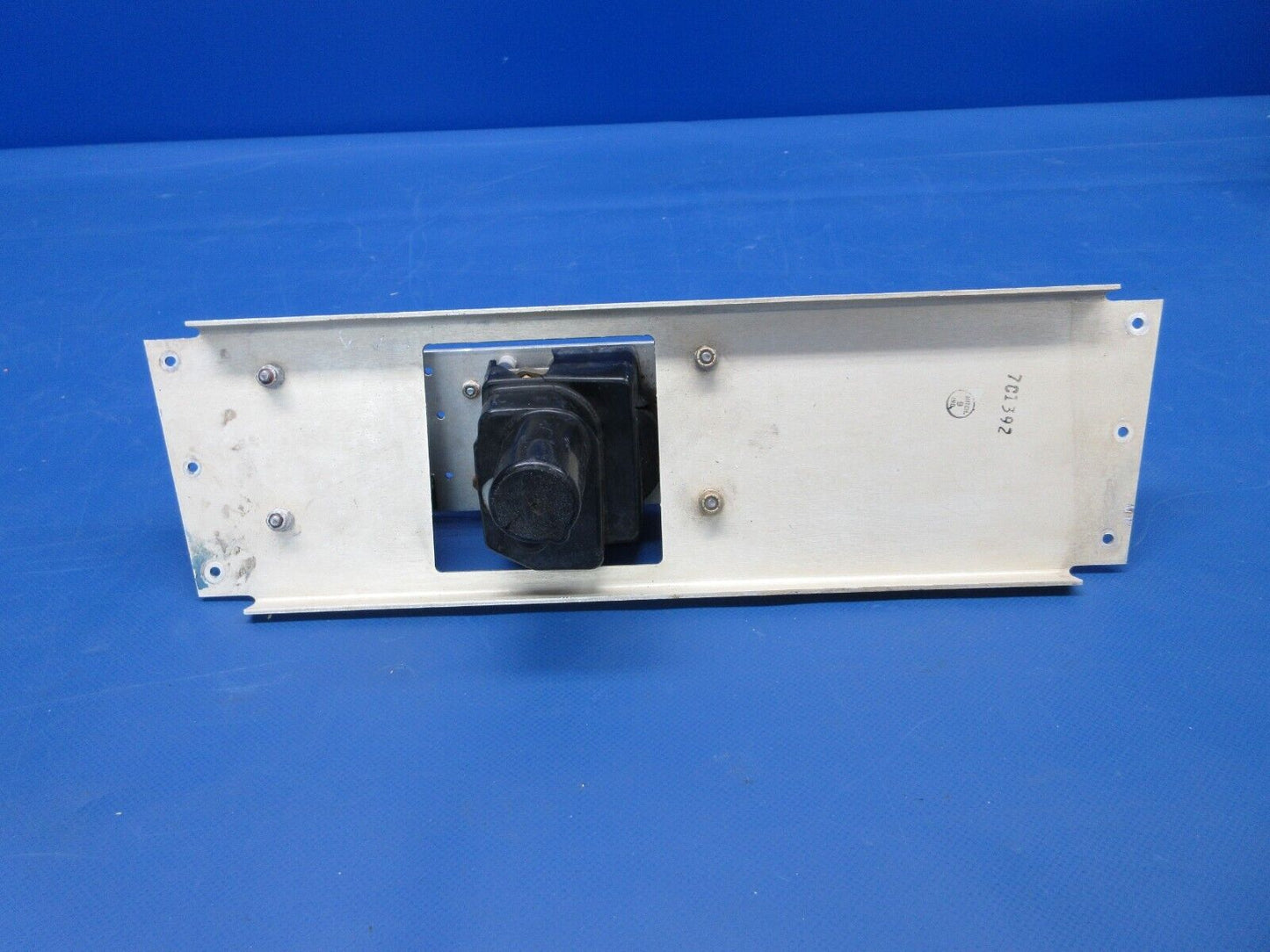 Beech Edo-Aire Mitchell Pitch Servo Assy w/ Bracket P/N 1C373-4-454 (0524-1886)