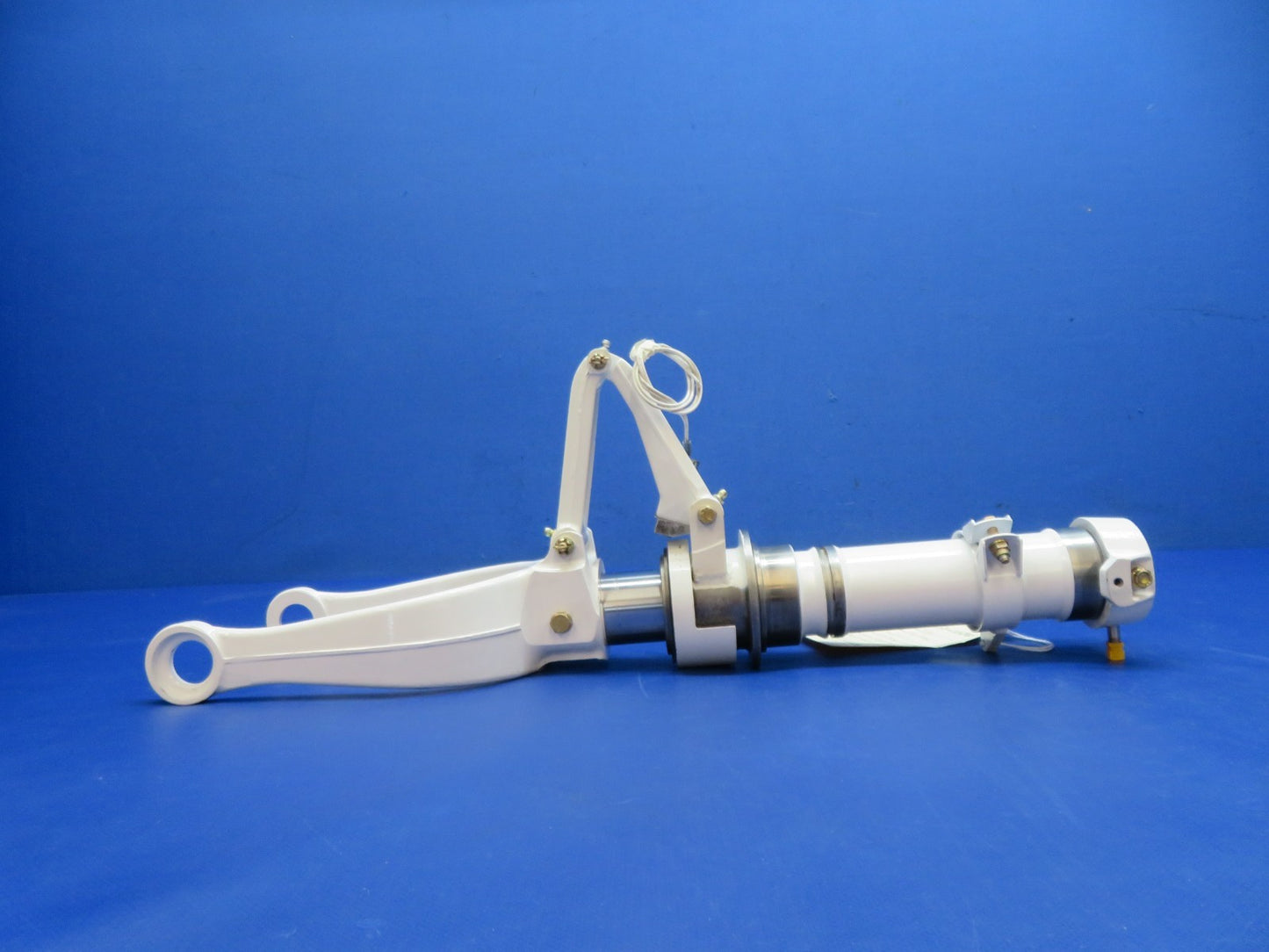 Cessna 172RG NG Shock Strut w/ Squat Switch P/N 2443006-201 REBUILT (0726-105)7