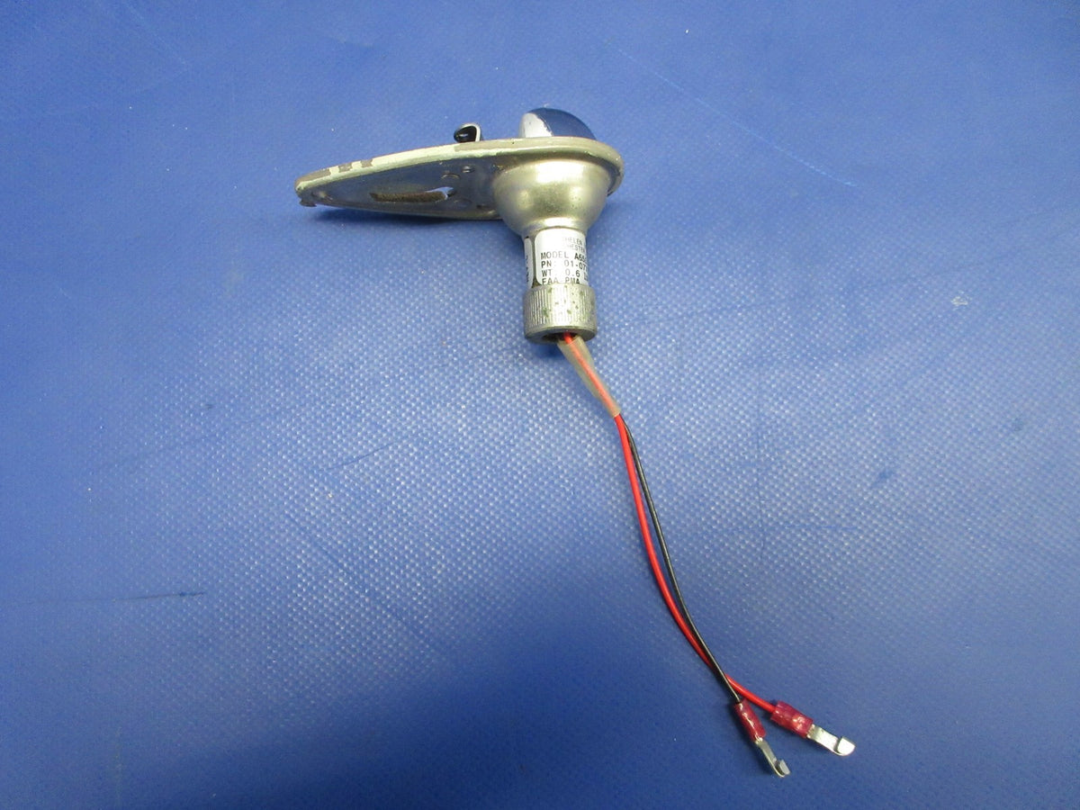 Beech Whelen A650-PG-14V Wing Tip Strobe Light 14V P/N 01-0770054-00 (0526-845)3