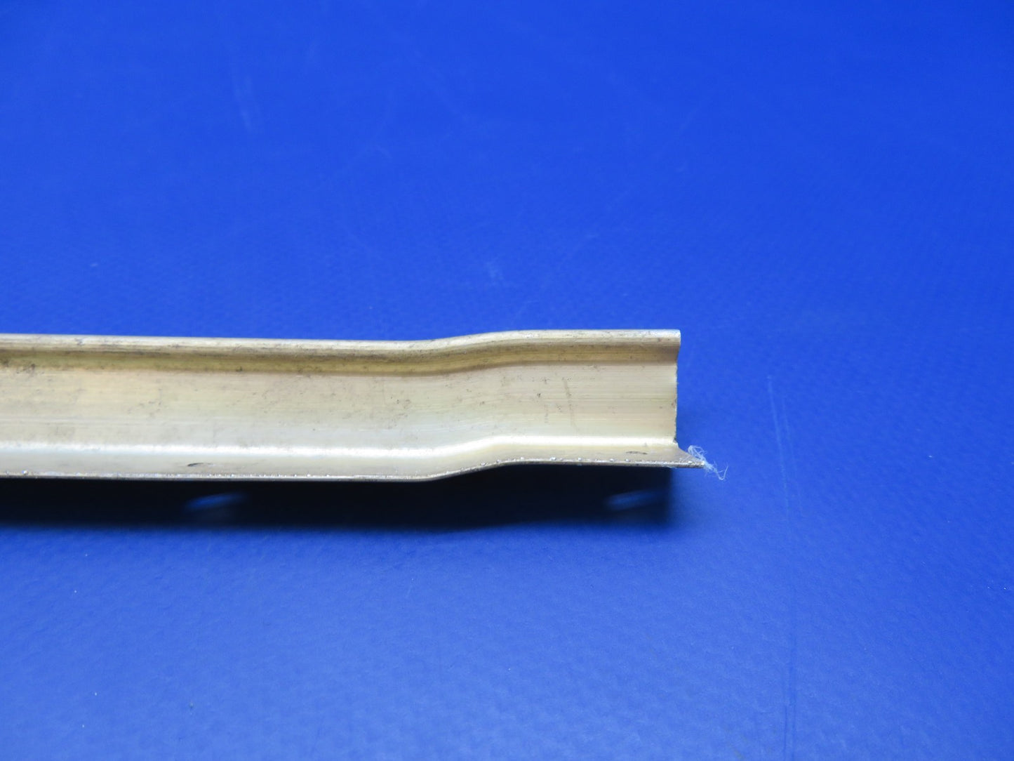 Cessna Fuselage Bulkhead Reinforcement Angle RH P/N 0513000-9 NOS (0625-1217)10