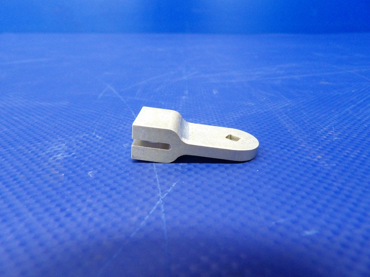 Cirrus Cabin Door Lower Actuator Arm P/N 20296-001 NOS (0426-1401)0