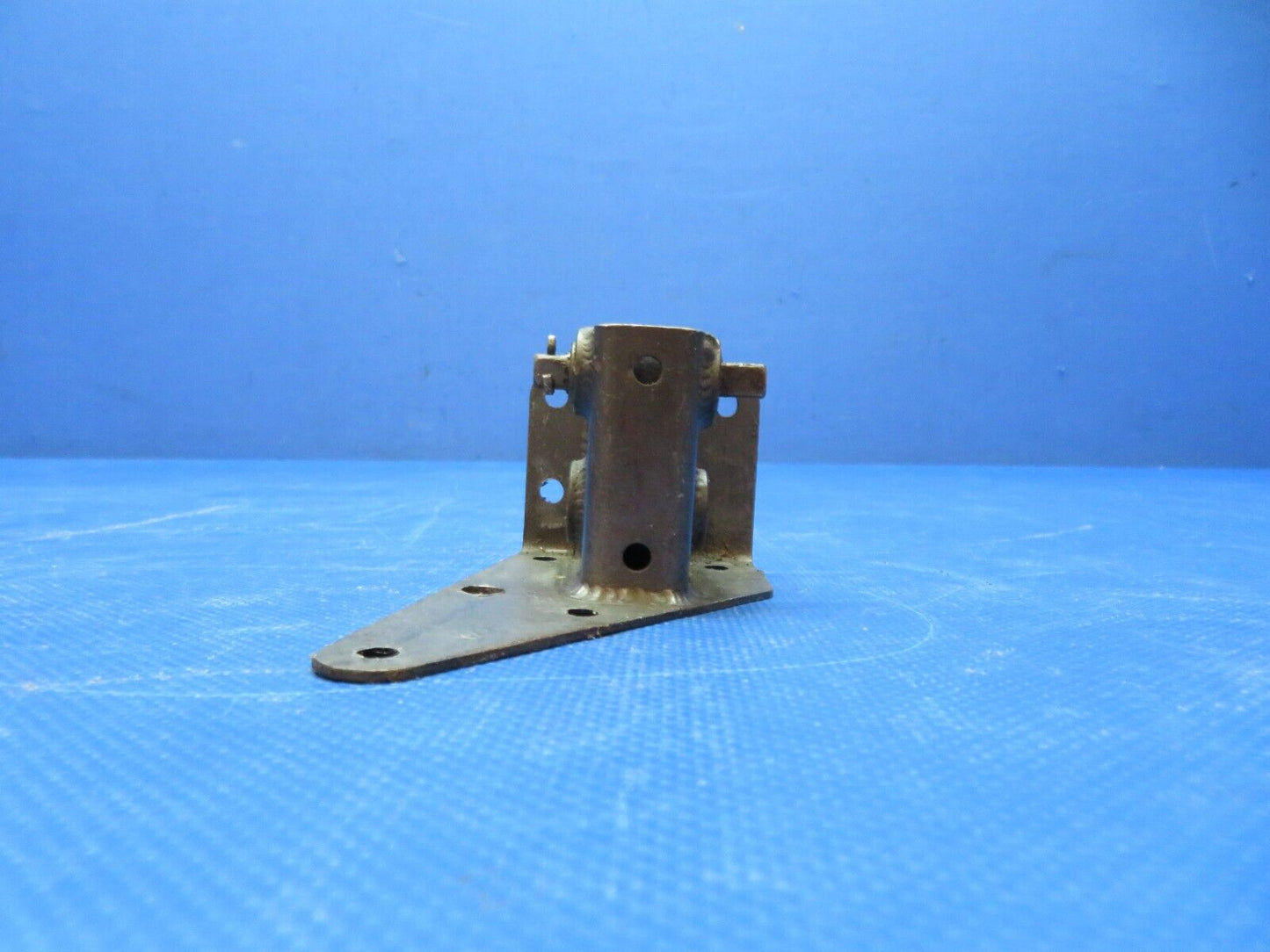 Cessna 337 / P337H Skymaster Lower Rear Door Latch Assy PN 1511408-16 (0824-192)