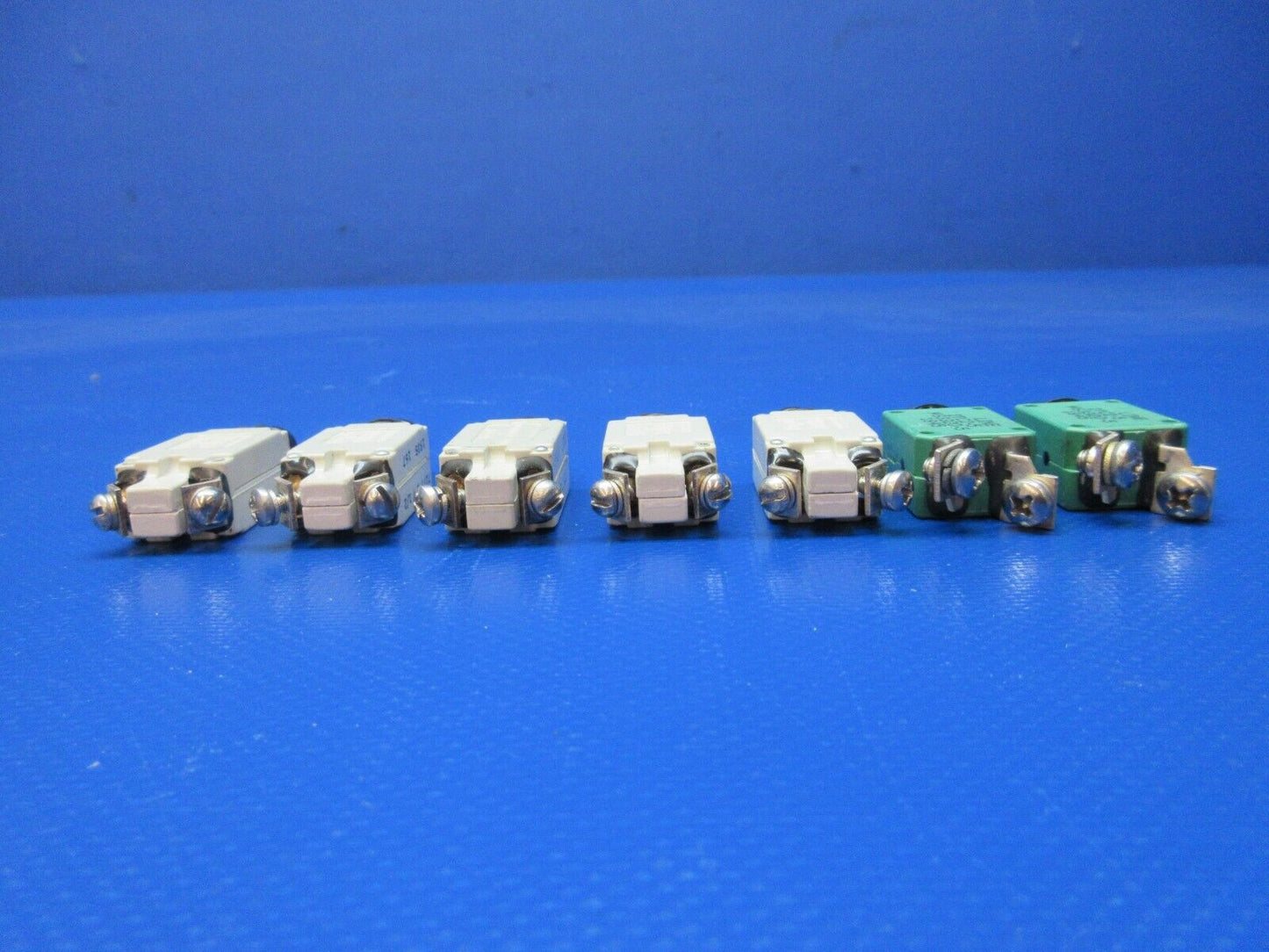 Piper PA-28-180 Circuit Breakers & Switches P/N 7277-2-2 LOT OF 20 (1124-1476)