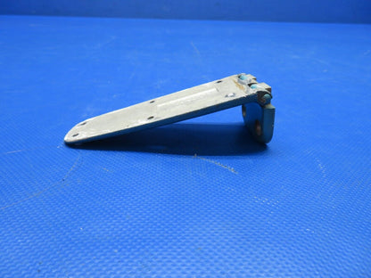 Cessna Cabin Door Hinge Assy LH Lower / RH Upper P/N 0711037-498 (0724-1847)