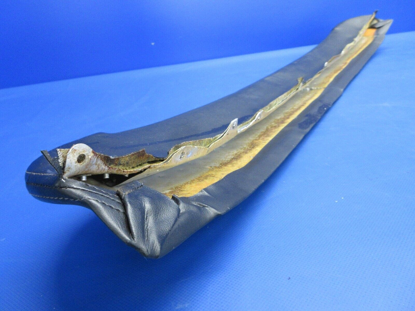 Piper PA-34-200T Seneca II Glare Shield Assy P/N 78109-04 (0524-2059)