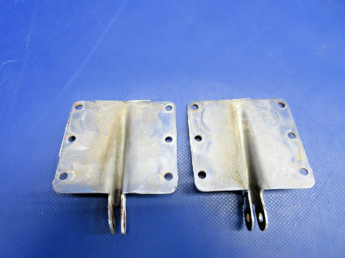 Piper PA-34-200T Seneca II Aft Cabin Door Hinge P/N 68174-00 LOT OF 2 (0626-889)3