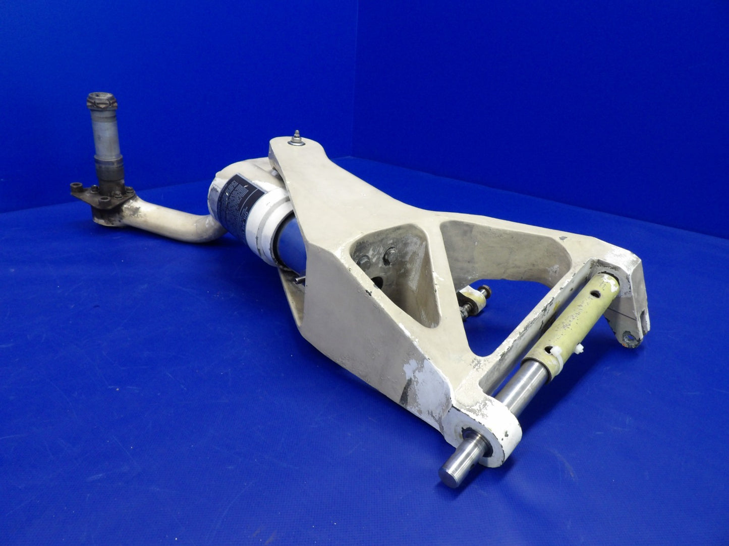 #Beech 76 Duchess LH Main Landing Gear P/N 105-810019-1 (0526-2046)9