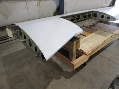 1977 Piper PA-28R-201T Arrow LH Wing P/N 35630-920 (0822-103)1