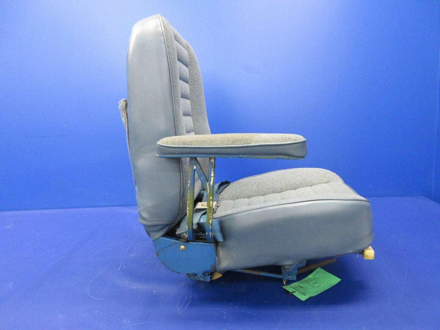 Cessna 310 / 310Q LH Center Seat P/N 0812822-13 (1124-1431)