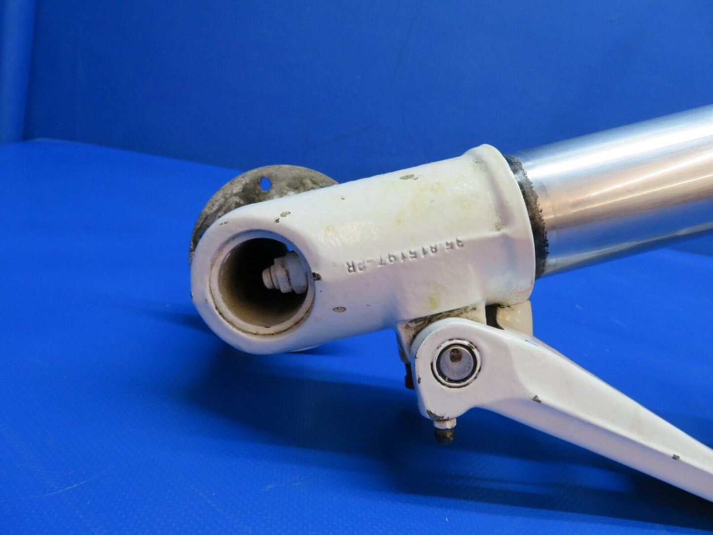 Beech 95 / D95A Travel Air RH Main Gear 95-810002-6, 95-810002-752 (0524-1771)