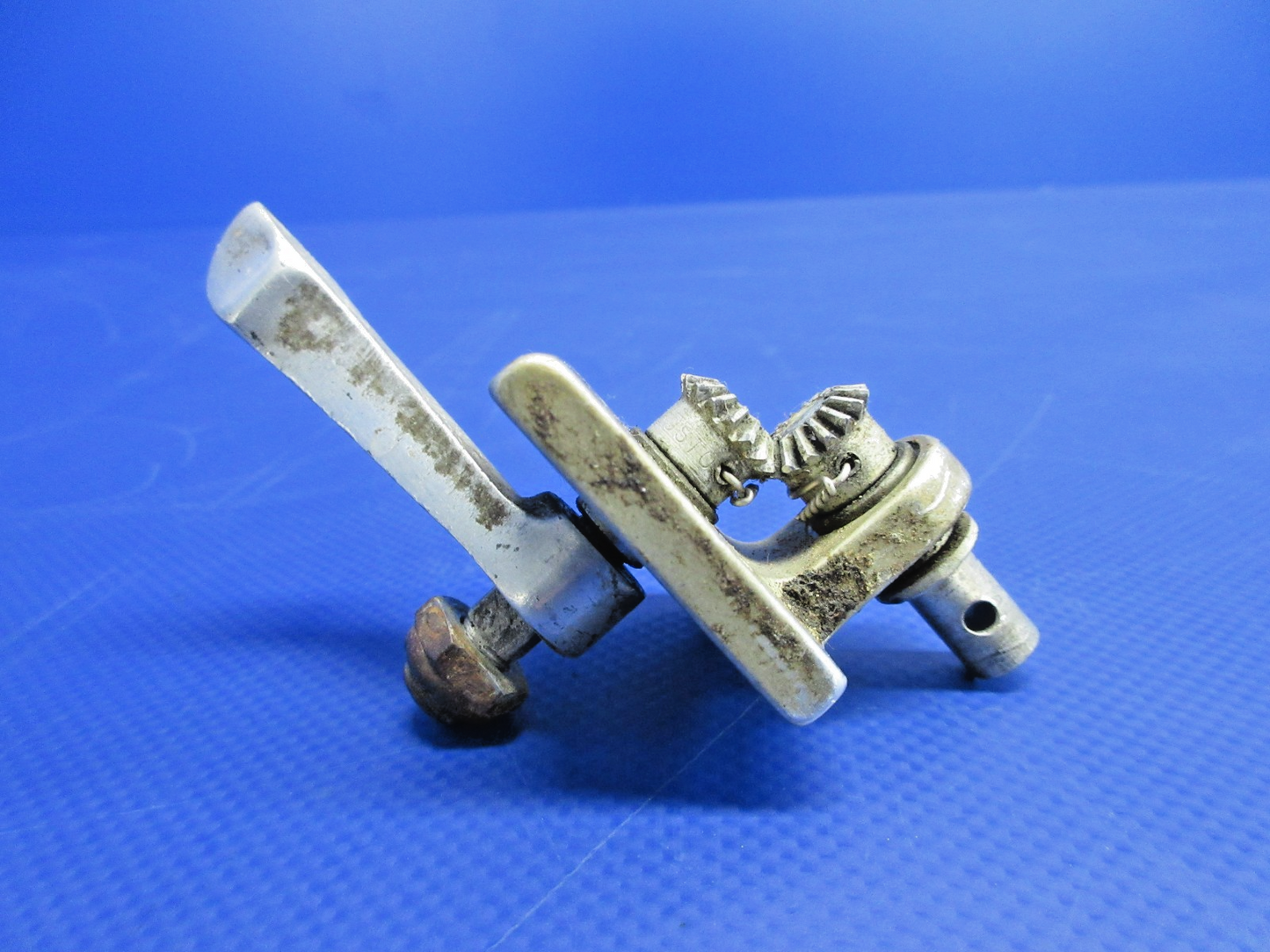 Cessna 310 / 310I Fuel Valve Gear & Handle P/N 0513107 (0326-814)8