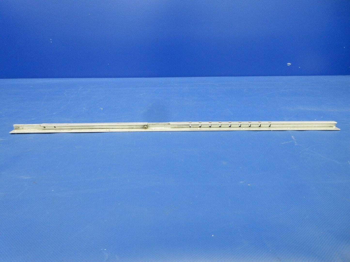 Beech C24R Sierra Seat Track OTBD LH P/N 169-400005-917 (0524-2032)
