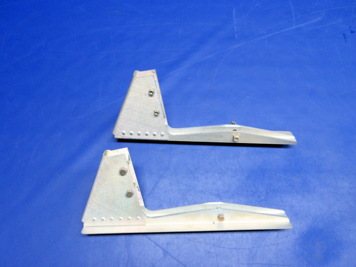 Cirrus SR22 Pilot Seat Track LH & RH P/N 12490-009, 12490-010 (0926-831)1