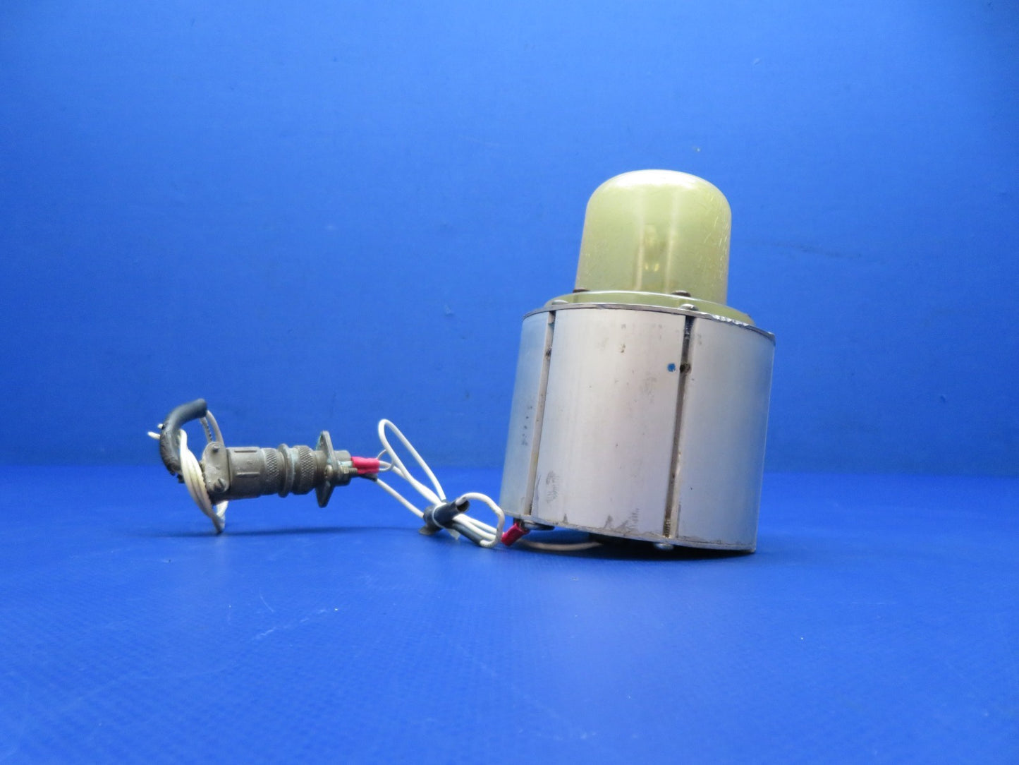 Cessna 421 Universal Corp. Flight Strobe 28v P/N 4400 TESTED (0326-173)4