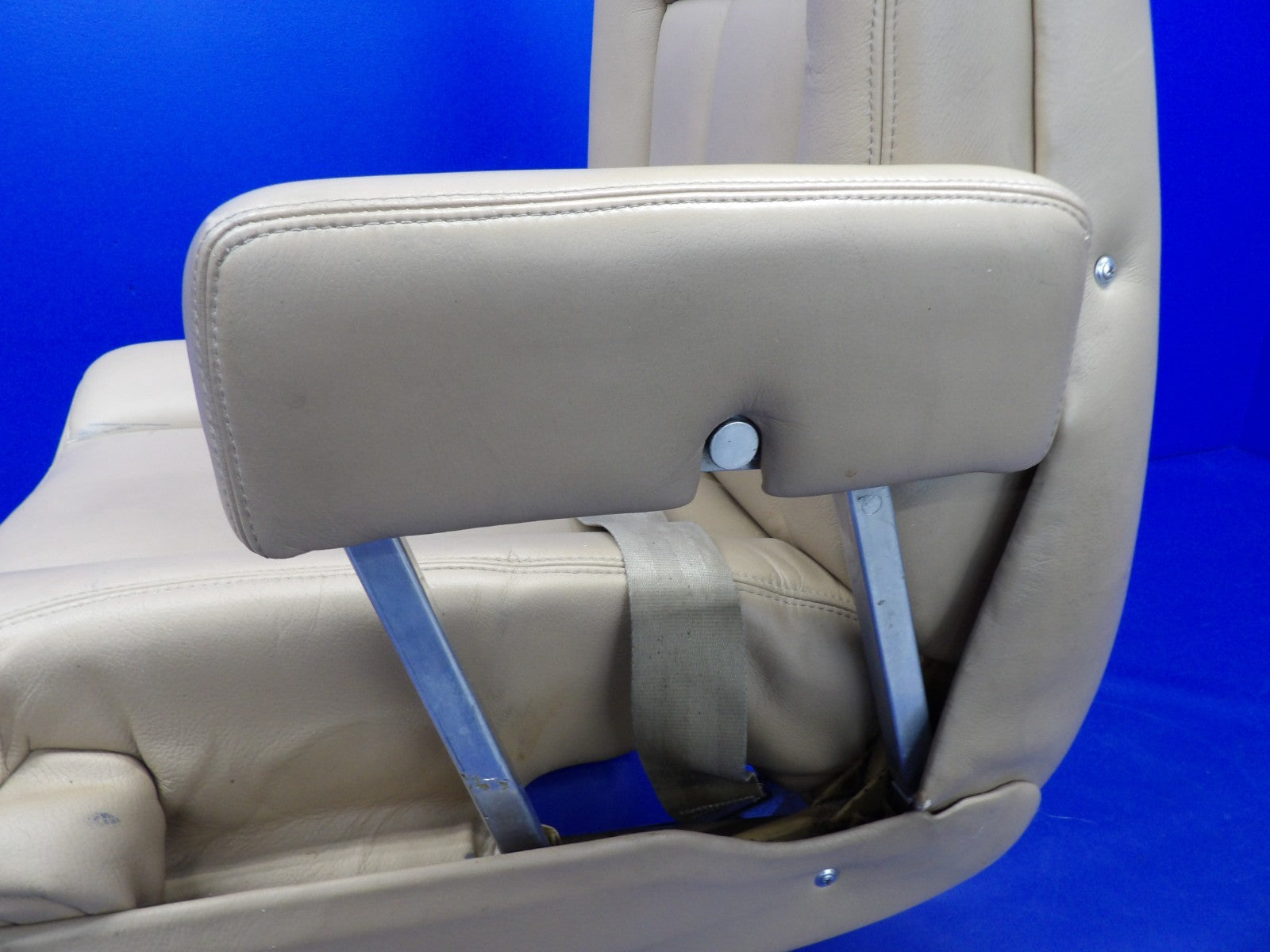 Cessna 421 Right Hand Aft Facing Seat with Seatbelt P/N 5119201-4 (0726-1238)5