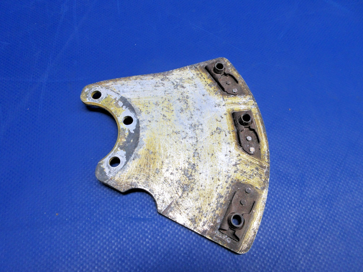Piper PA-28-235 Cherokee RH Wheel Fairing Bracket P/N 63370-04 (0926-895)3