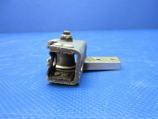 Cessna 172 / 172P LH FWD Seat Roller Housing P/N 1414104-67 (0824-1301)