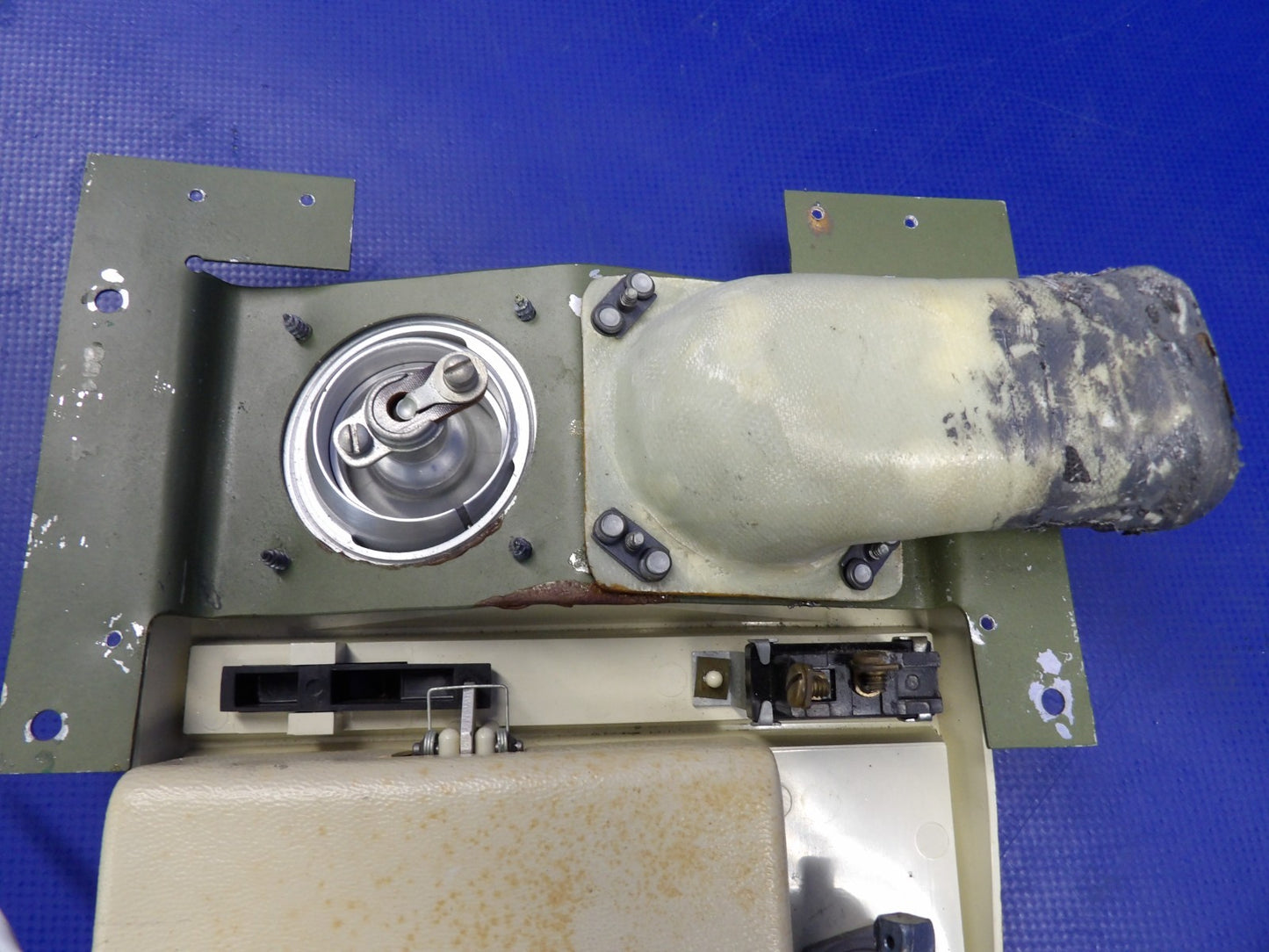 Cessna 421 Wemac Right Hand Middle Overhead Panel P/N 2390 (0726-1202)12