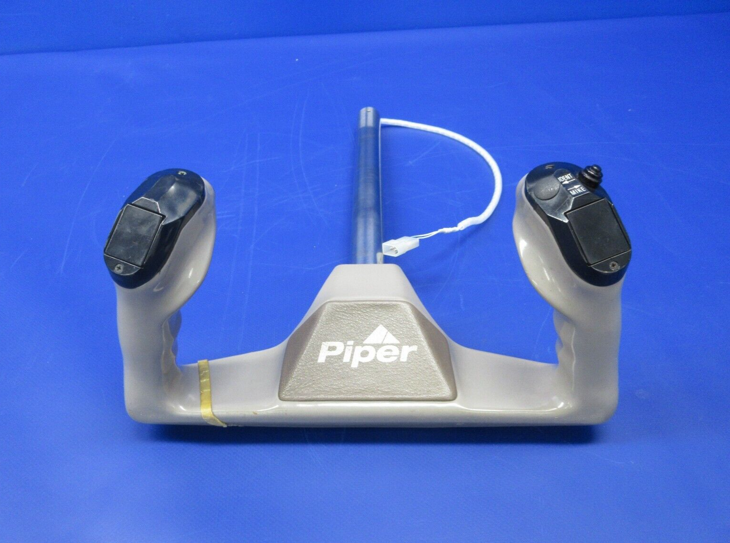 1996 Piper PA-28-181 Archer Co-Pilot Control Wheel & Column 85292-09 (1224-2035)