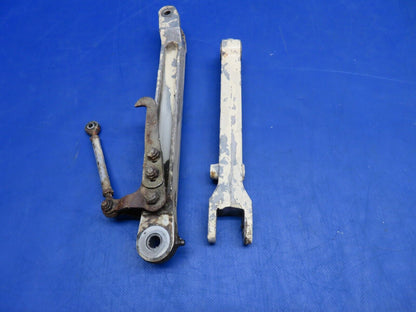 Early Cessna 310 Main Gear RH Side Link Upper & LWR P/N 0841102-4 (1223-1030)