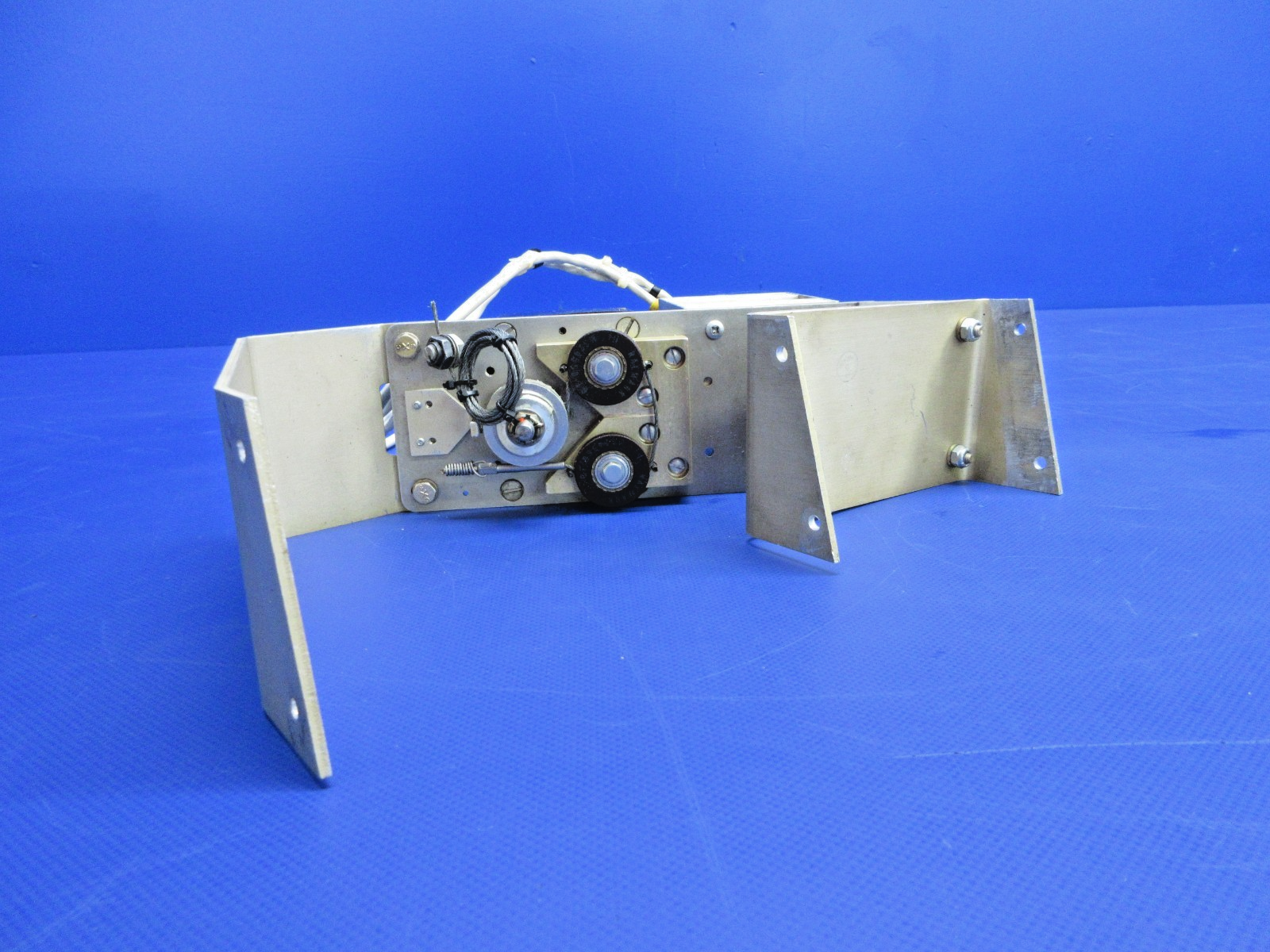 Beech Edo-Aire Mitchell IC469-5-303 Trim Servo w/ Amplifier 28V (0326-837)2
