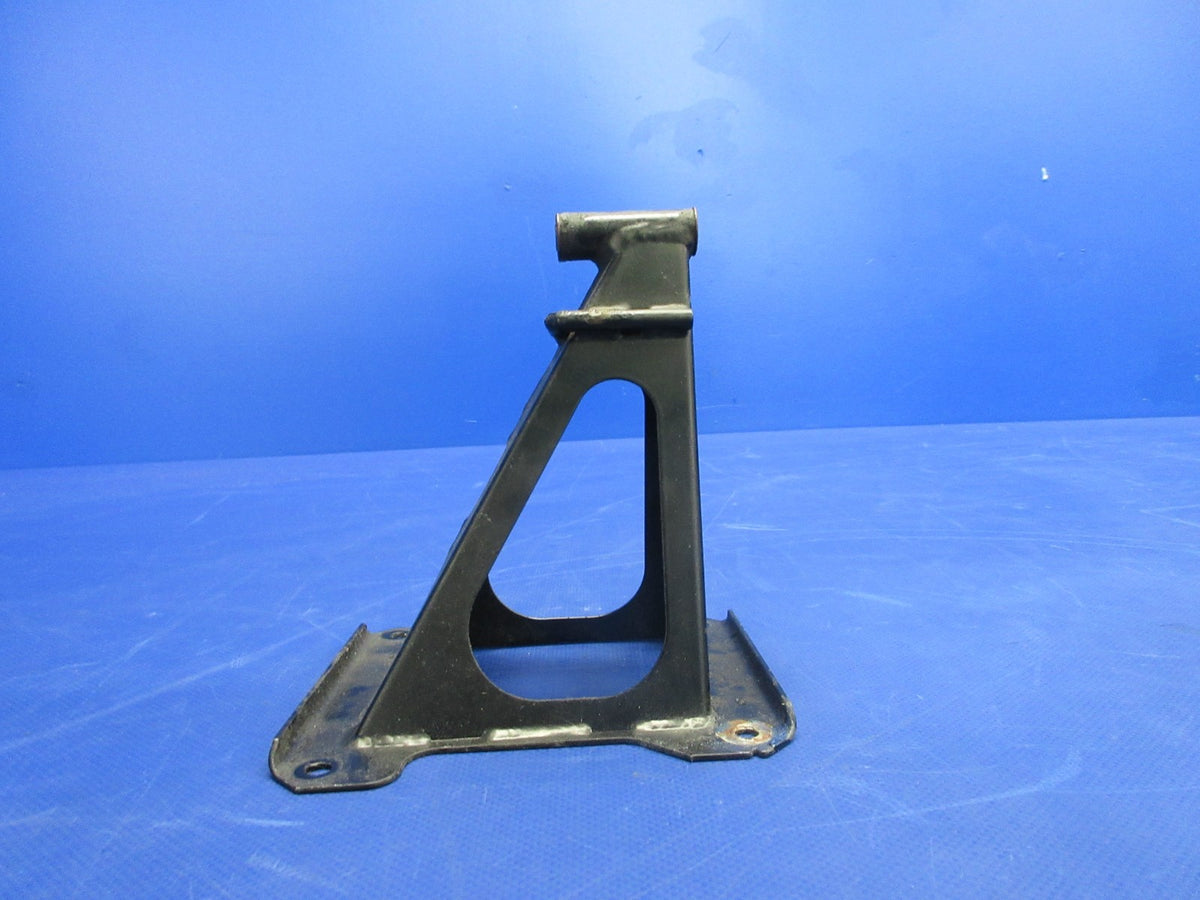 Diamond DA-40 Rudder Bottom Mount P/N DA4-2723-60-00 (0726-863)2