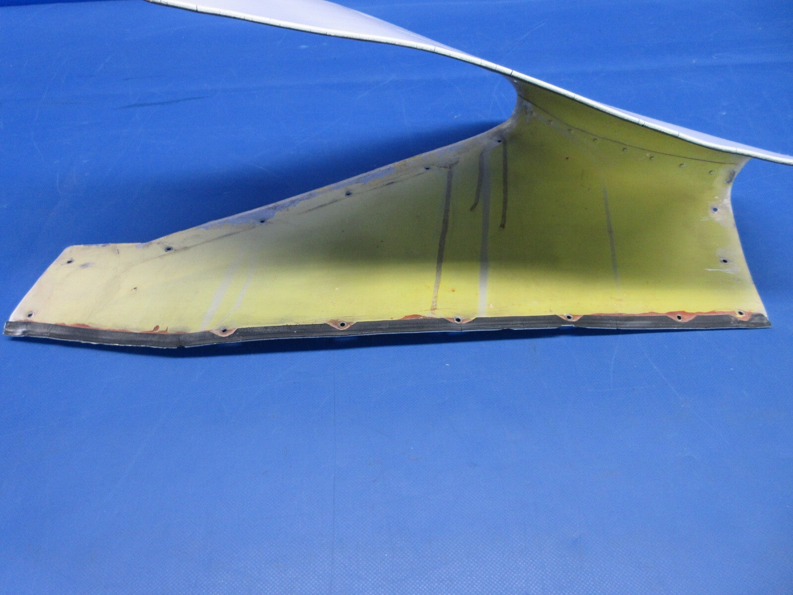 Piper PA-23-250 Aztec Fin Fairing Assy P/N 16086-00 (0524-2099)6