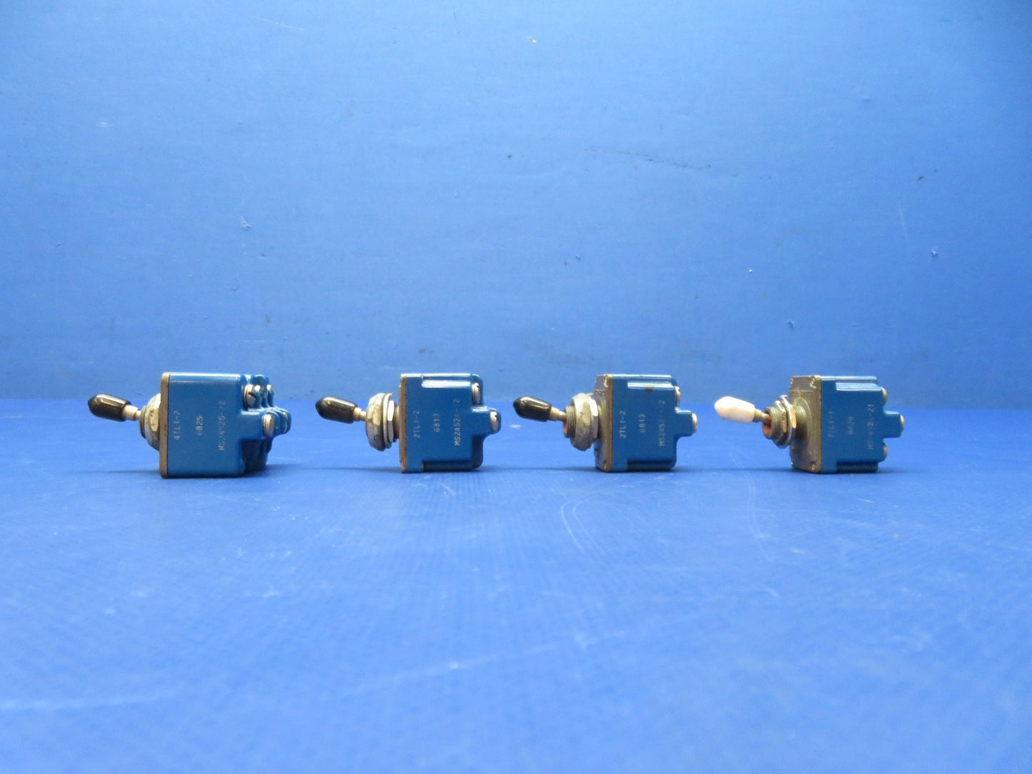 Cessna 421 Honeywell Toggle Switches P/N 2TL1-2, 4TL1-2 LOT OF 4 (0326-234)6