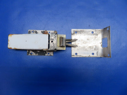 Piper Cherokee PA-28 Cabin Door Latch Assy P/N 79530-02 (0724-1851)