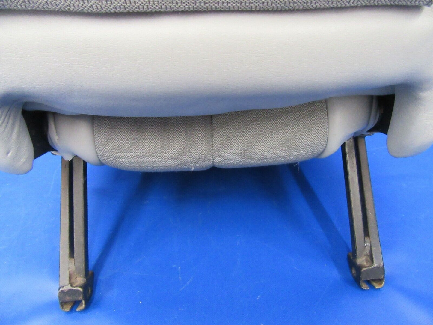 Beech Baron 95-B55 Seat RH Fourth Passenger Gray Leather 102-530094-7 (1119-30)