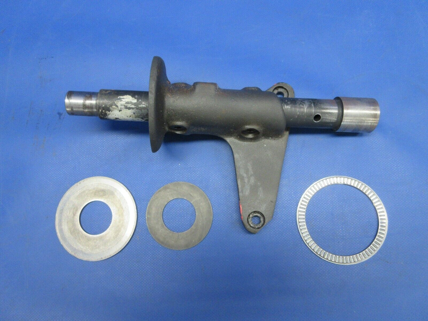 Cessna P337H Skymaster Saddle & Shaft Assy RH w/ Spacers 1541000-206 (0724-812)