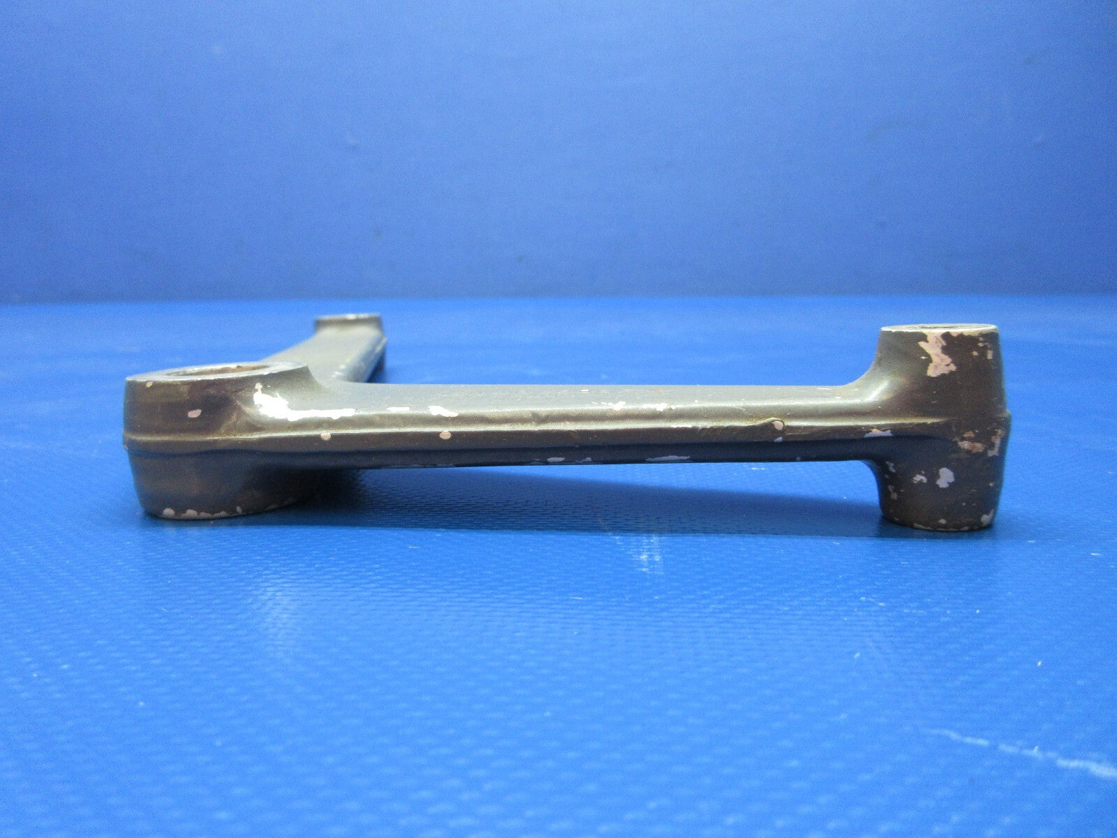 Cessna 210 Seat Pivot Bracket P/N 0514060-6F (1124-1375)5