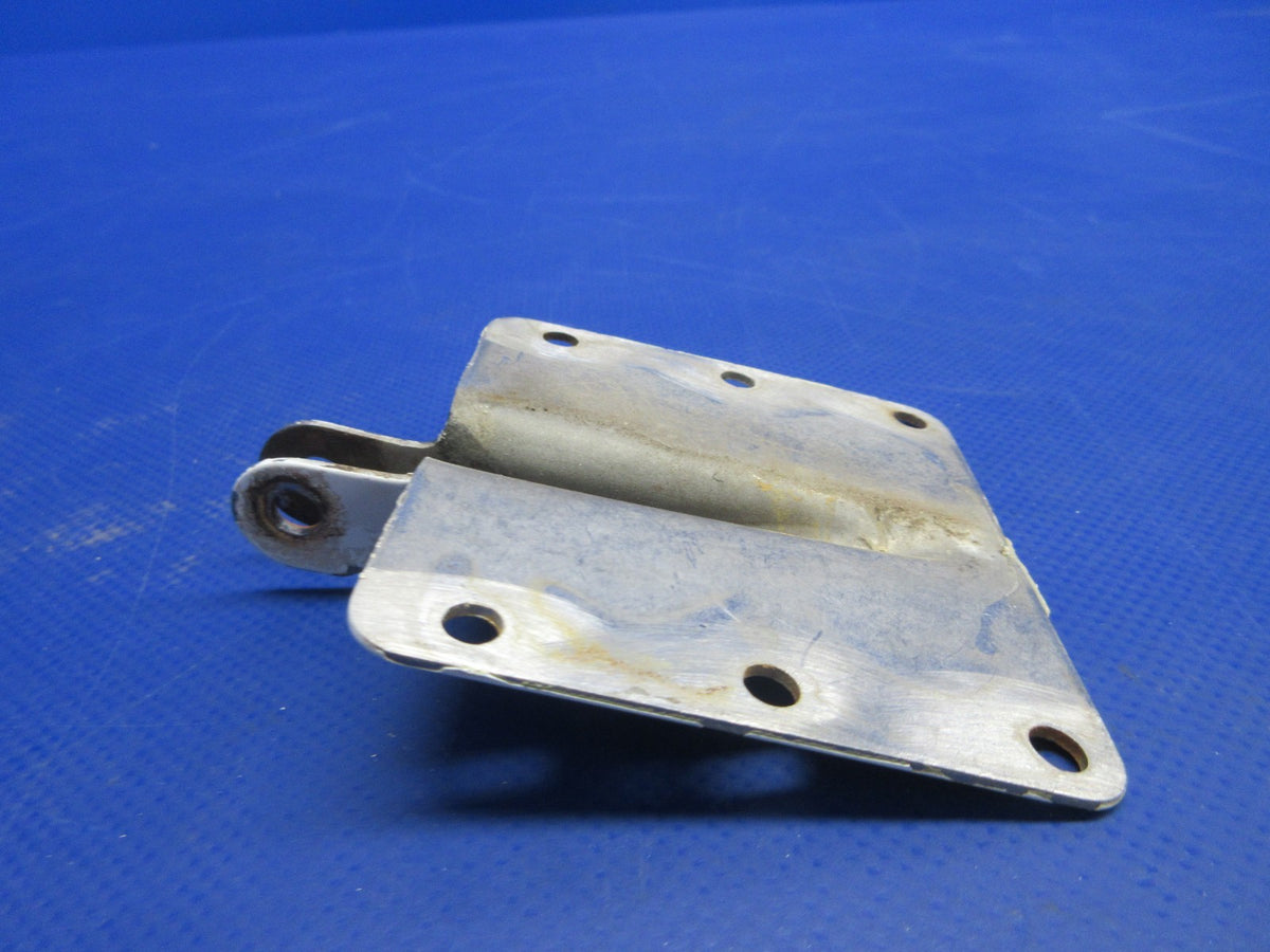 Piper PA-34-200T Seneca II Aft Cabin Door Hinge P/N 68174-00 LOT OF 2 (0626-889)12