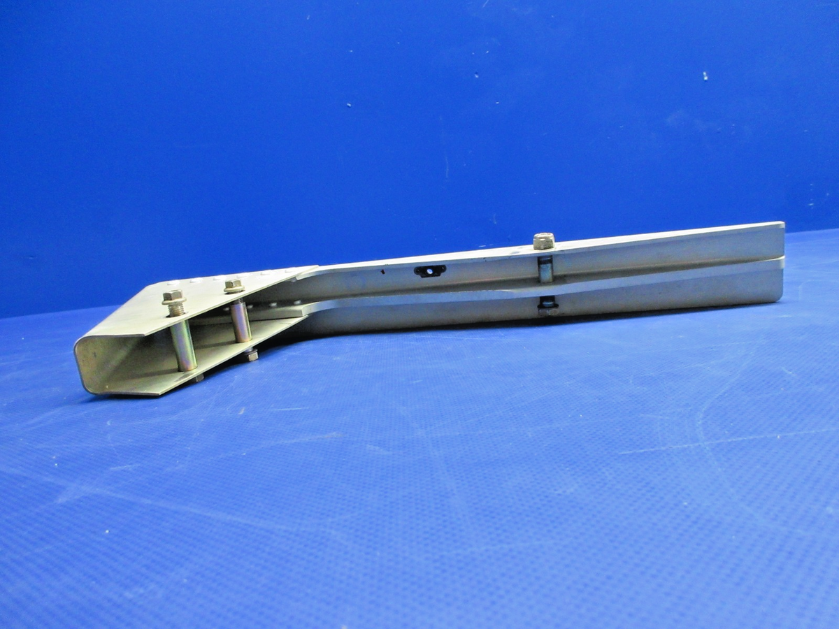 Cirrus SR22 Pilot Seat Track LH & RH P/N 12490-009, 12490-010 (0926-831)4