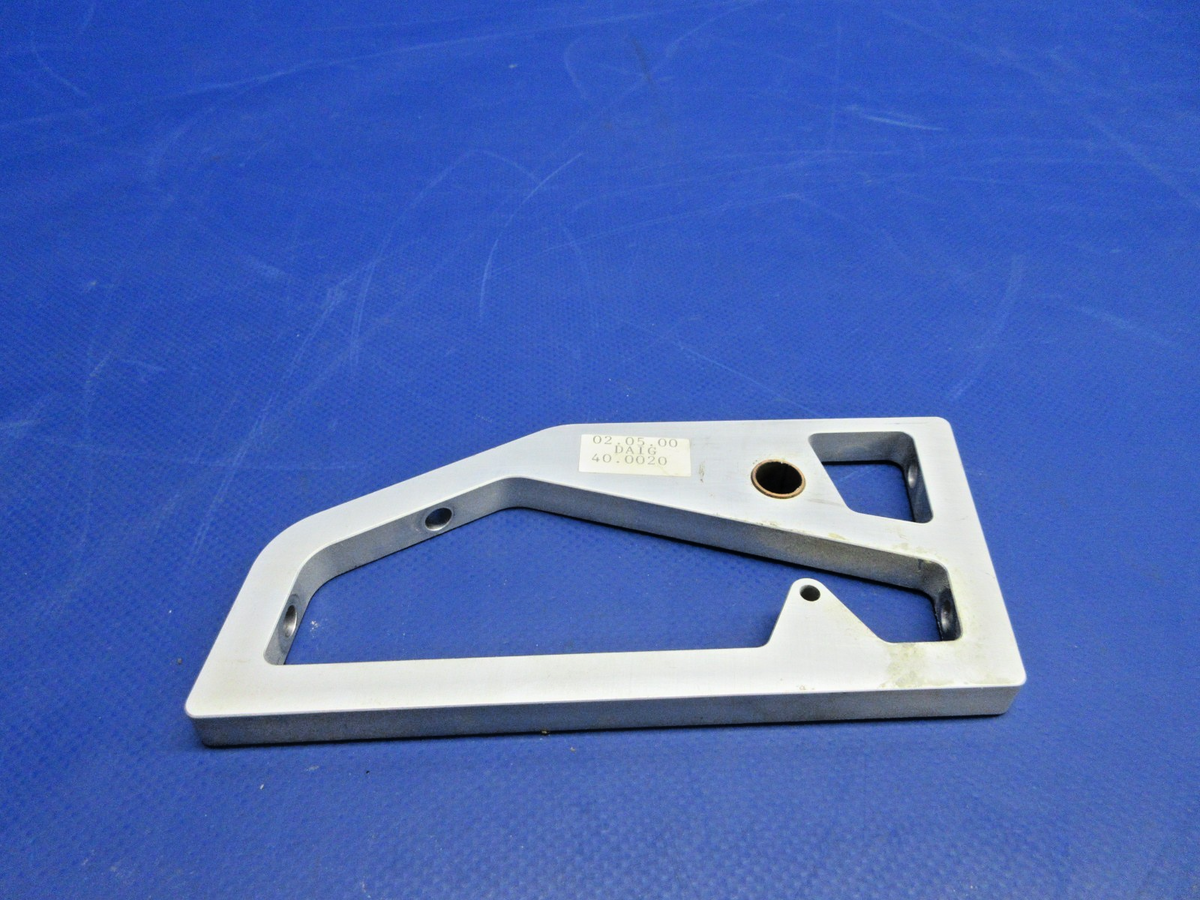 Diamond DA-40 Control Column Mounting Bracket P/N DA4-2703-15-00 (0926-885)3