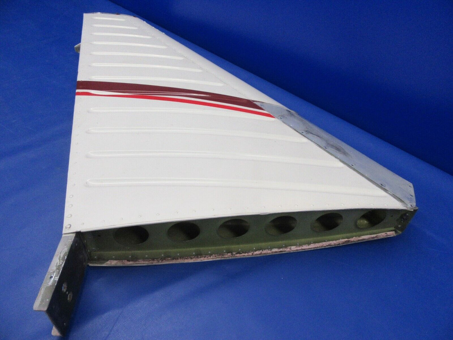 Piper PA-28-181 Archer Vertical Stabilizer / Fin Assy P/N 66975-03 (0424-09)