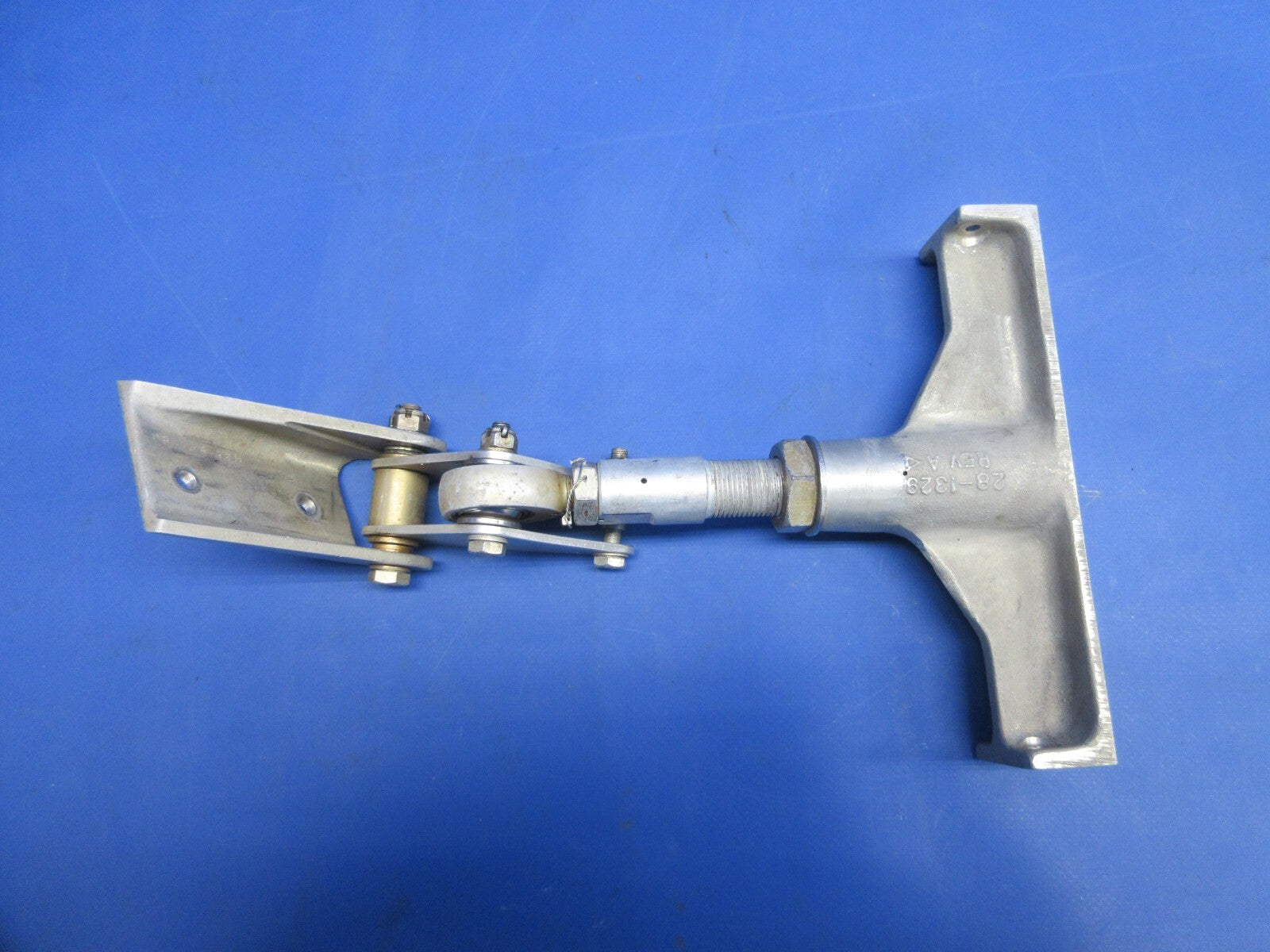 Enstrom 280FX Belt Tension Idler Actuator Yoke End P/N 28-13299-1 (1124-804)3