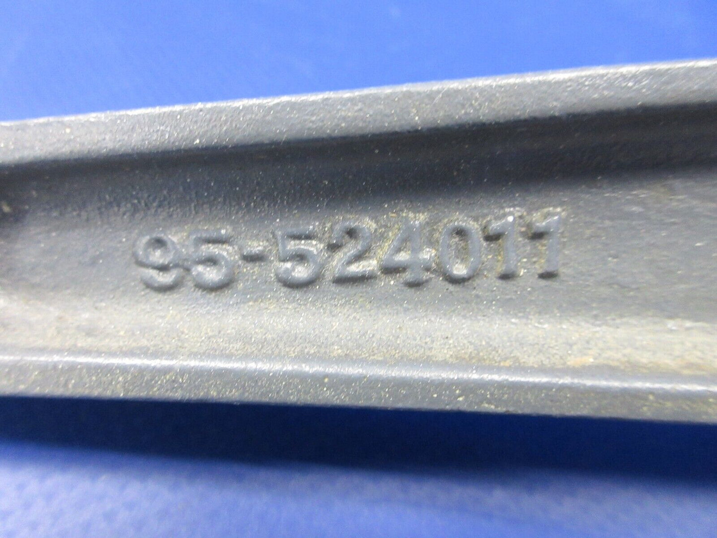 44095818