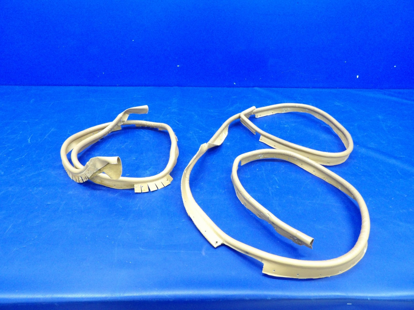 Beech D95A Travel Air Cabin Door and Rear Baggage Door Windlace (0226-524)5