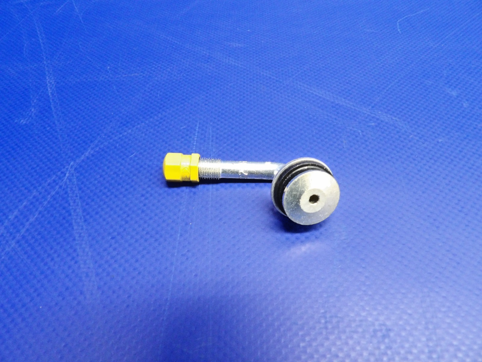 Beech King Air Nose Wheel Valve Stem P/N 50-300010-111 NOS (0426-1267)4